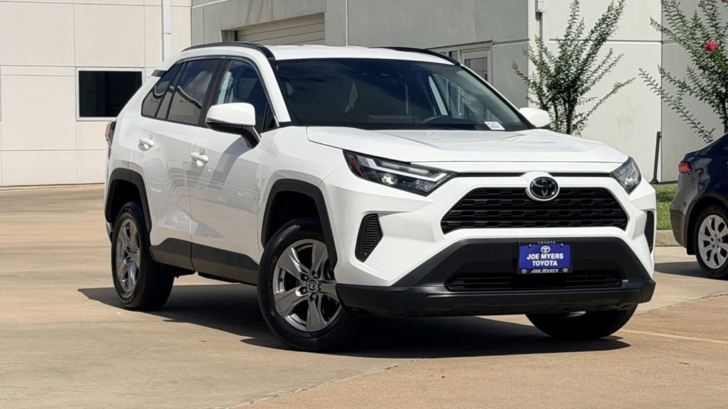 Used 2025 Toyota RAV4 XLE FWD image 2