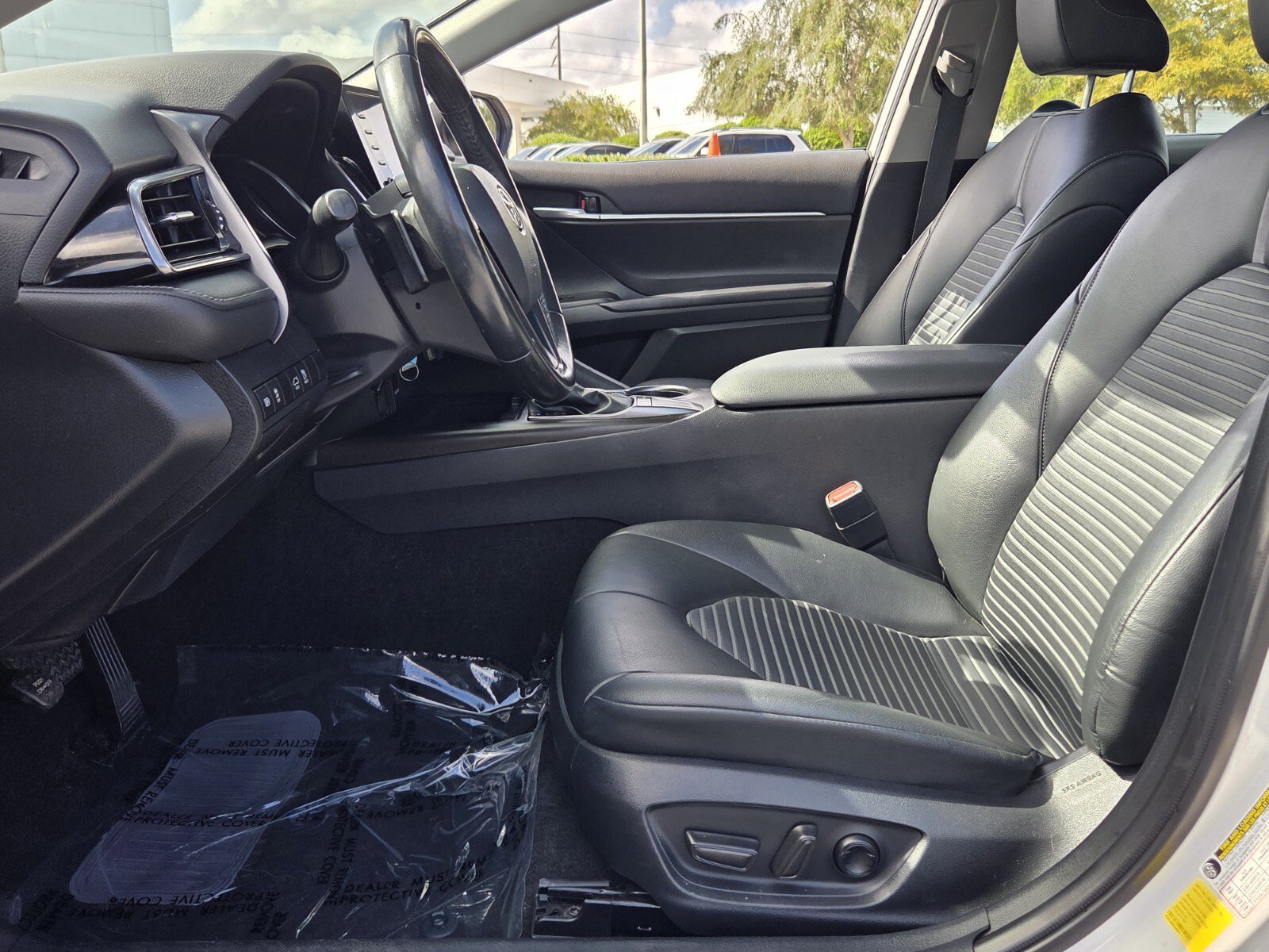 Used 2023 Toyota Camry SE FWD image 10