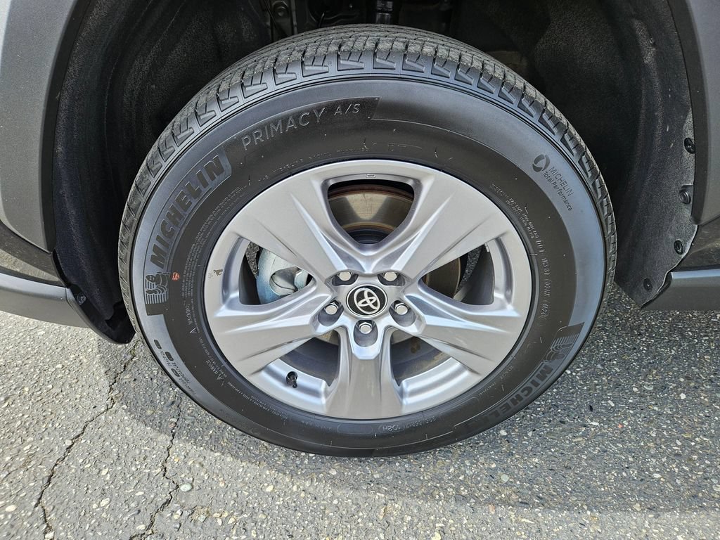 Used 2025 Toyota RAV4 XLE AWD/4WD image 14