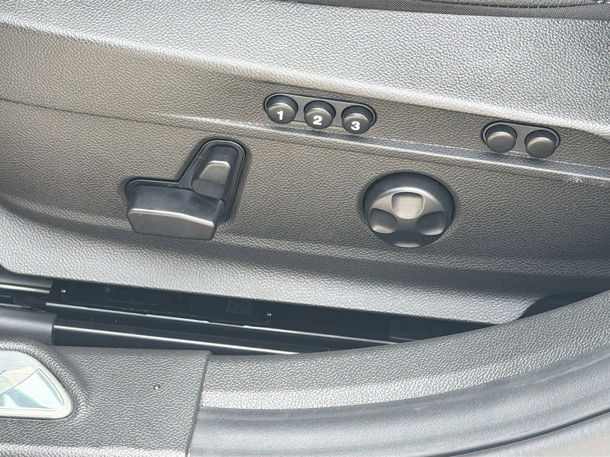 Used 2025 Alfa Romeo Giulia AWD w/ Driving Assist Package image 24