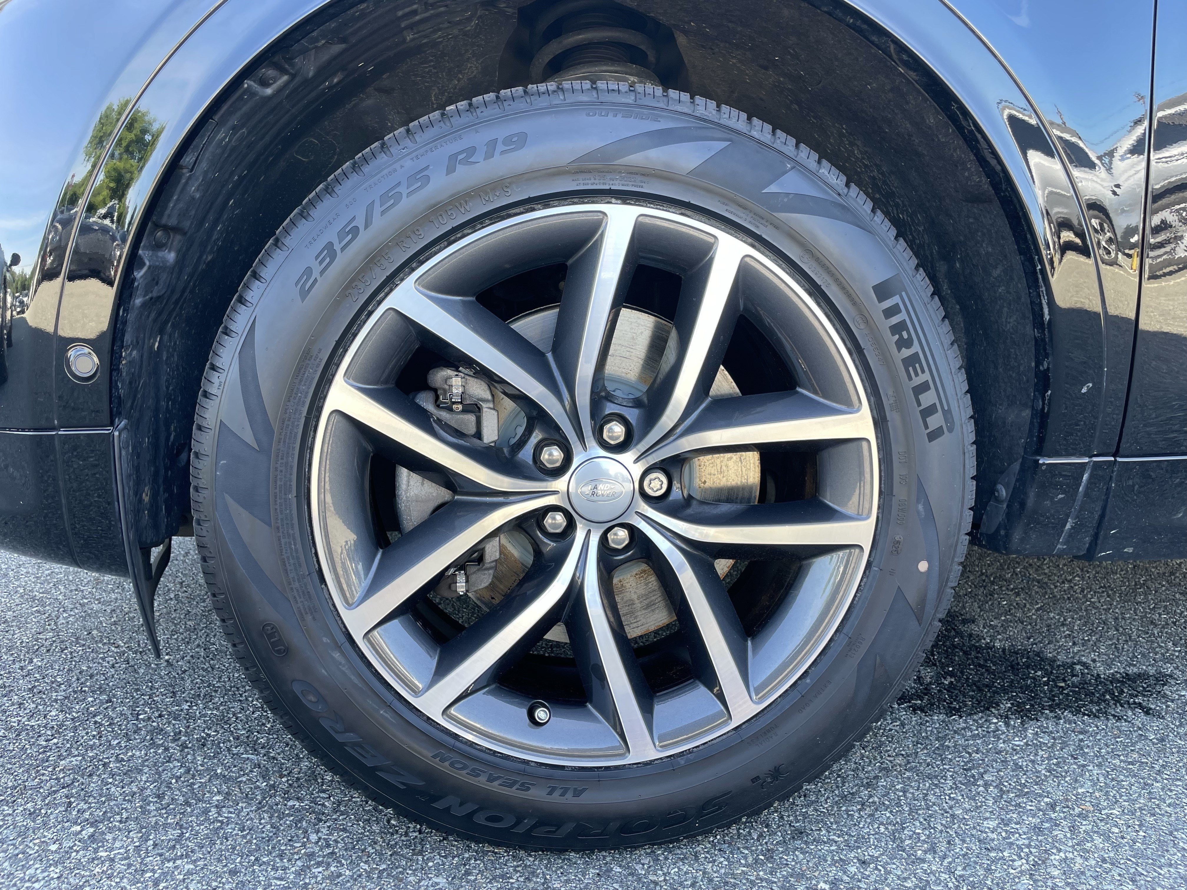 Certified 2025 Land Rover Discovery Sport Dynamic SE AWD/4WD image 9