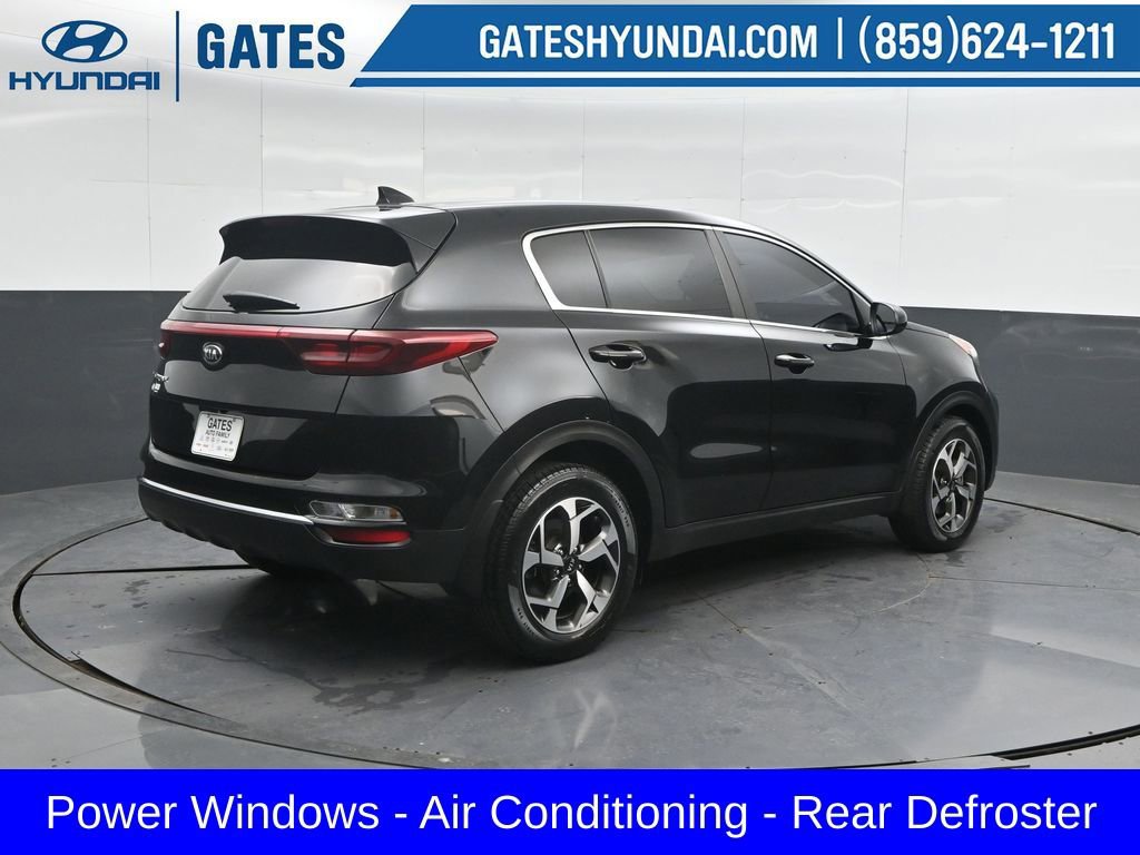 Used 2022 Kia Sportage LX image 2