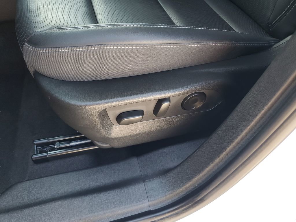 Certified 2025 Buick Envision Preferred image 32