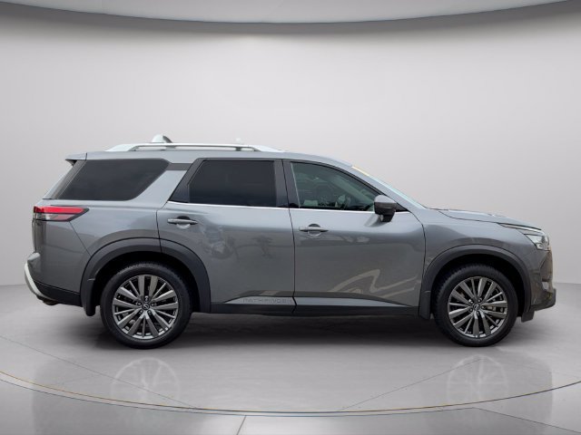 Used 2025 Nissan Pathfinder SL w/ SL Premium Package FWD image 8