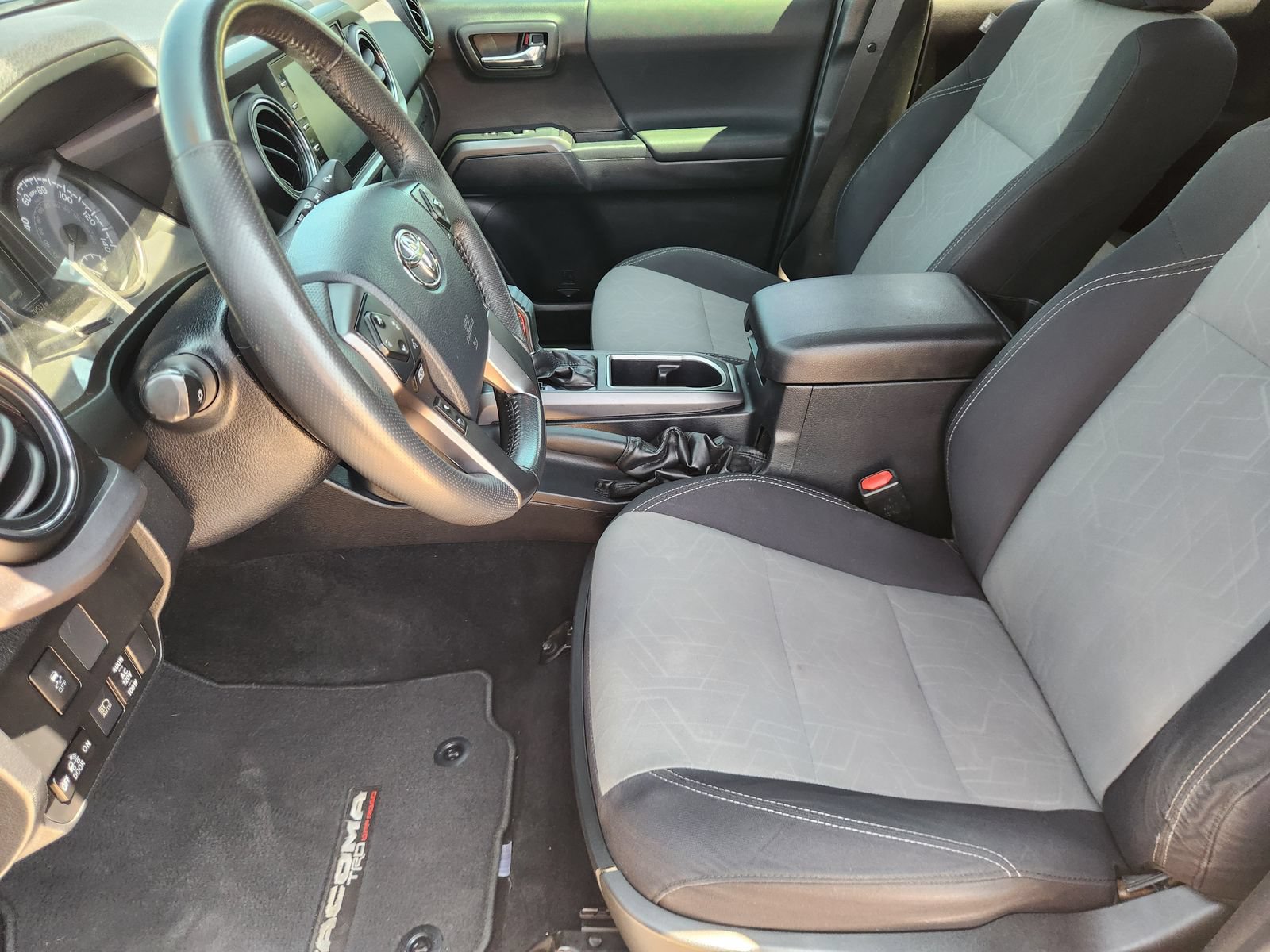 Used 2020 Toyota Tacoma TRD Off-Road w/ Technology Package AWD/4WD image 13