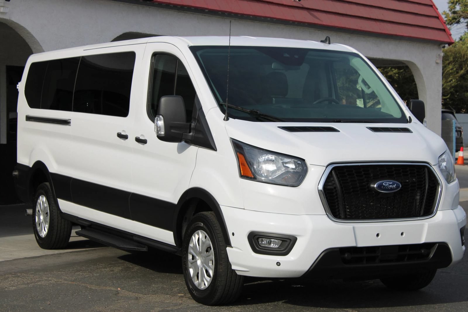 Used 2024 Ford Transit 350 XLT RWD image 3