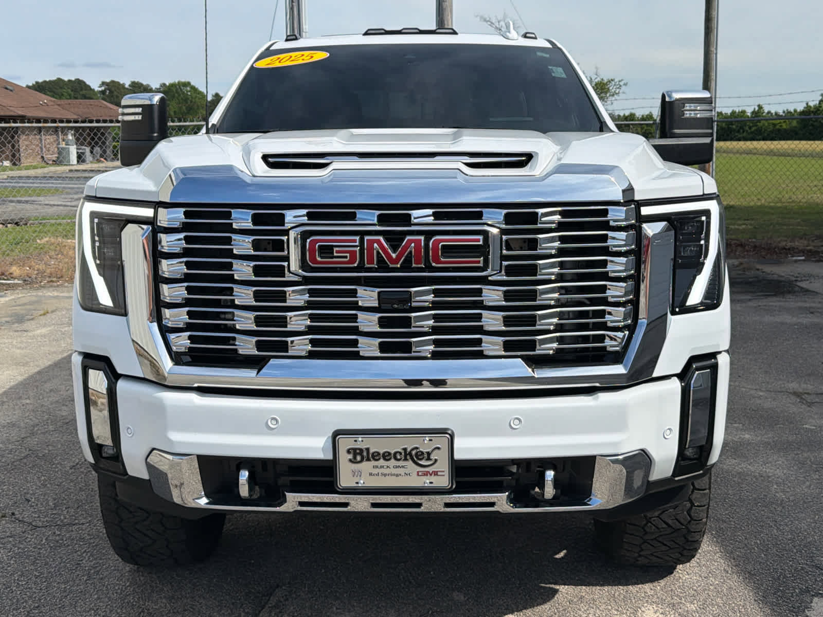 Used 2025 GMC Sierra 3500 Denali w/ Denali Reserve Package AWD/4WD image 3