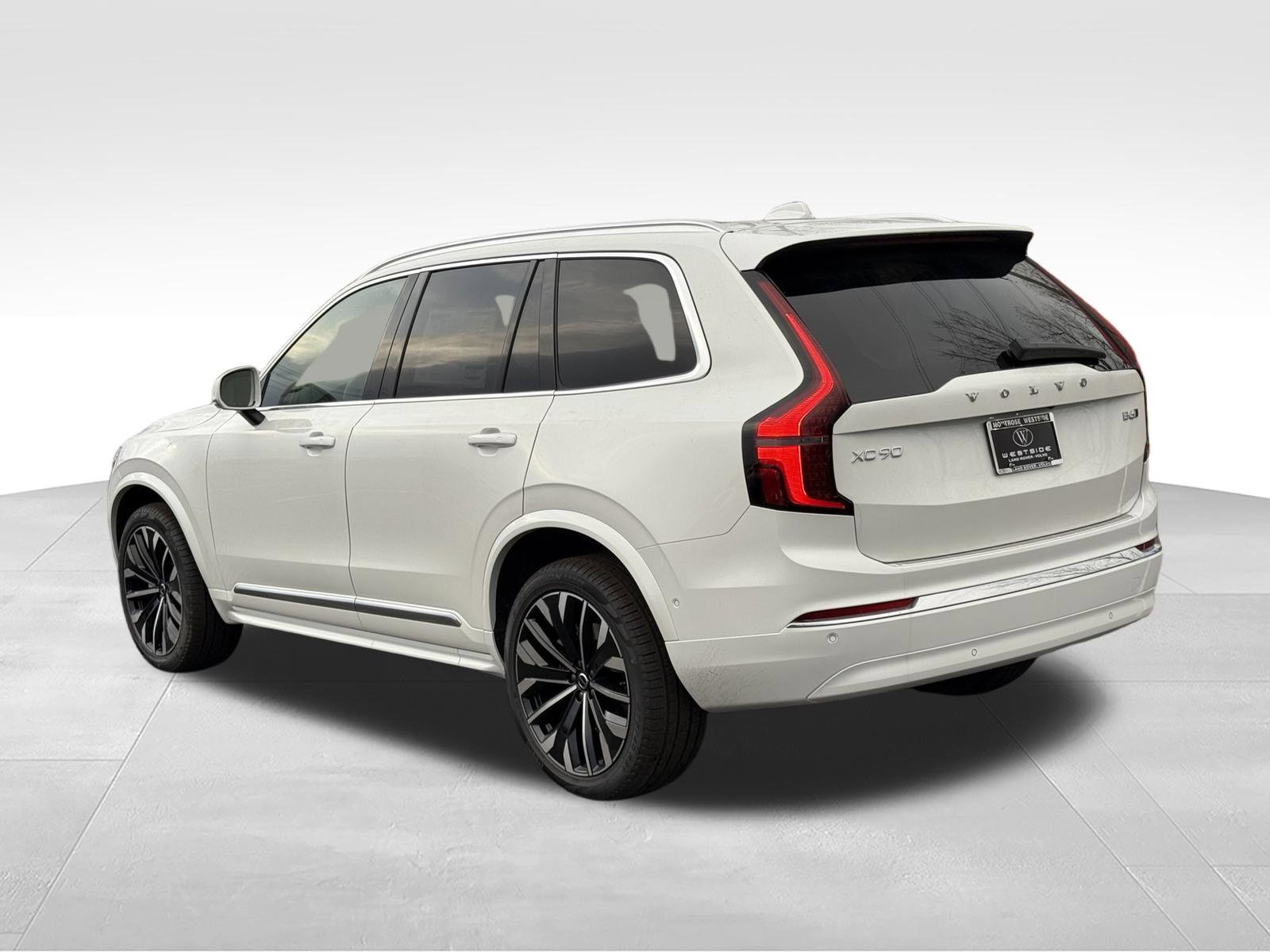 New 2026 Volvo XC90 B6 Plus w/ Protection Package Premier AWD/4WD image 3