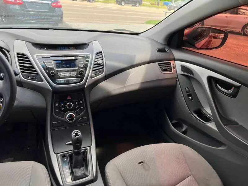 Used 2015 Hyundai Elantra SE FWD image 16