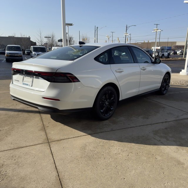 Certified 2025 Honda Accord SE image 3