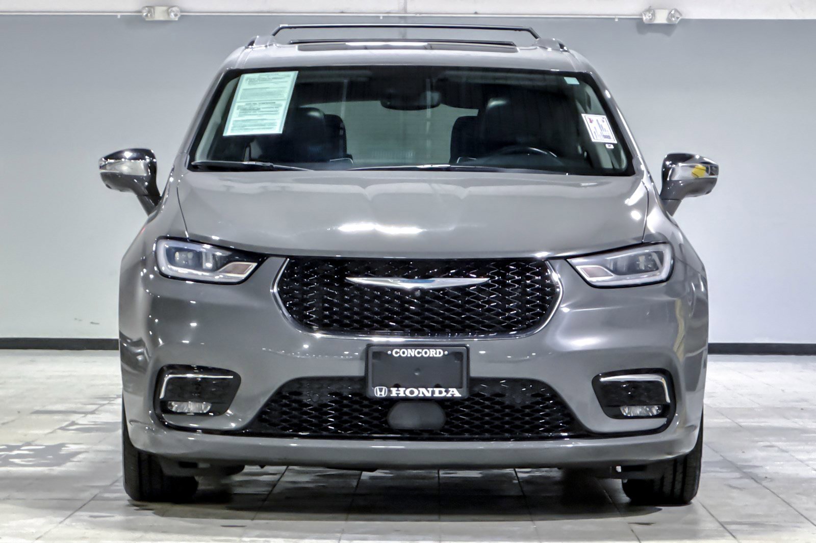 Used 2021 Chrysler Pacifica Limited w/ Premium & Safety Sphere Group image 5