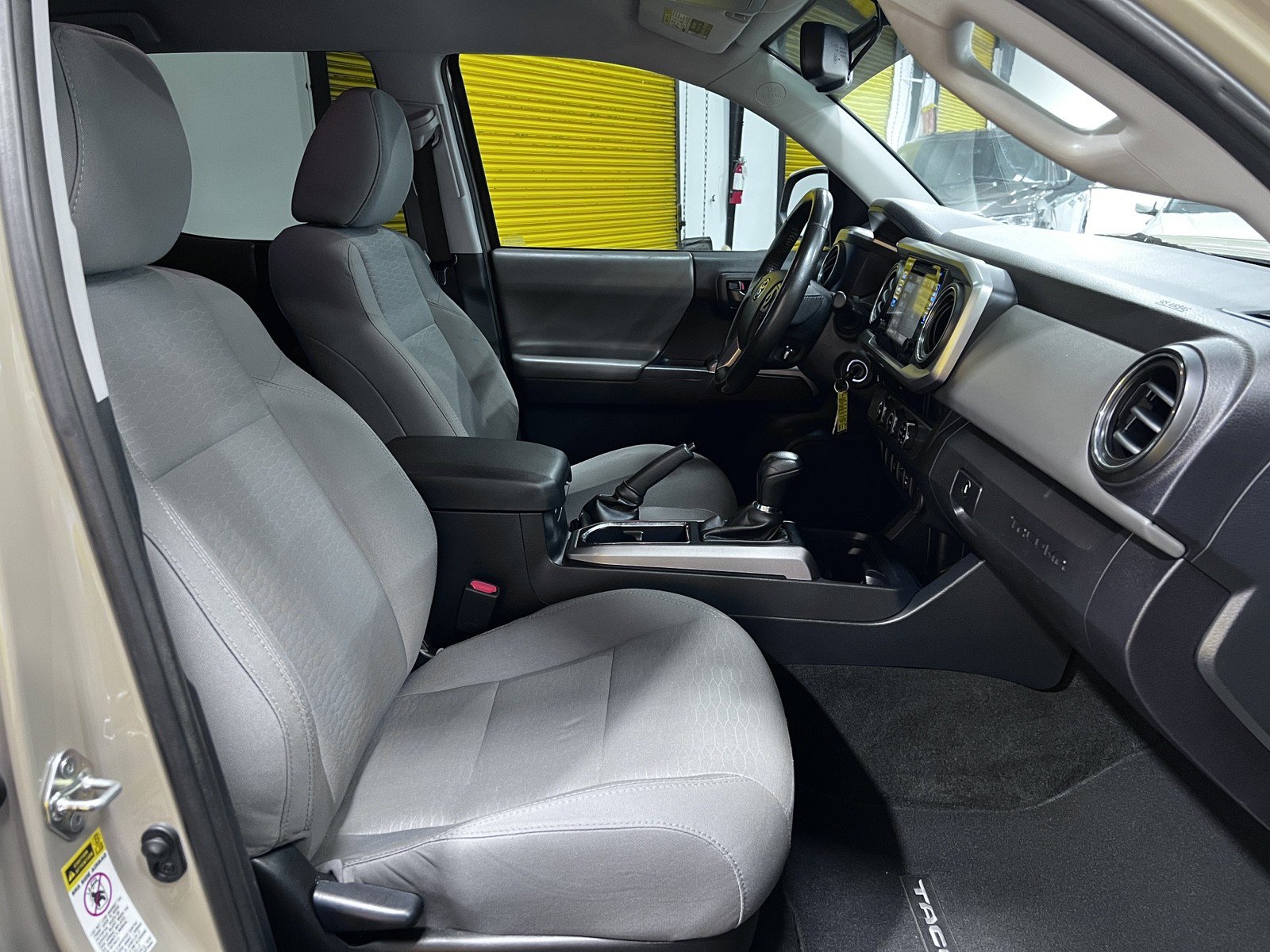 Used 2017 Toyota Tacoma SR5 w/ Tow Package RWD image 17