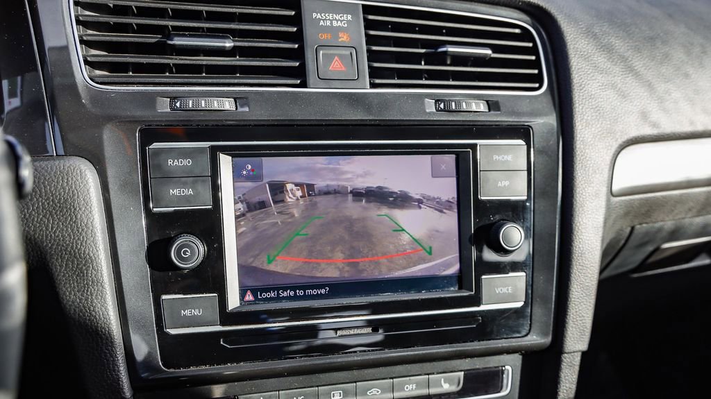 Used 2021 Volkswagen Golf 4-Door image 25