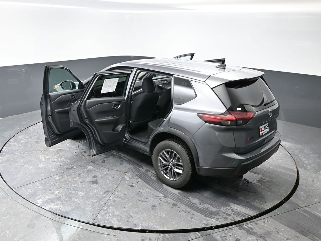 Used 2024 Nissan Rogue S image 59