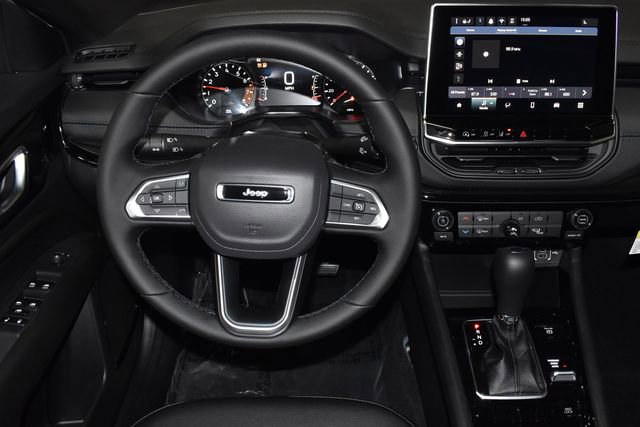 New 2026 Jeep Compass Latitude image 11