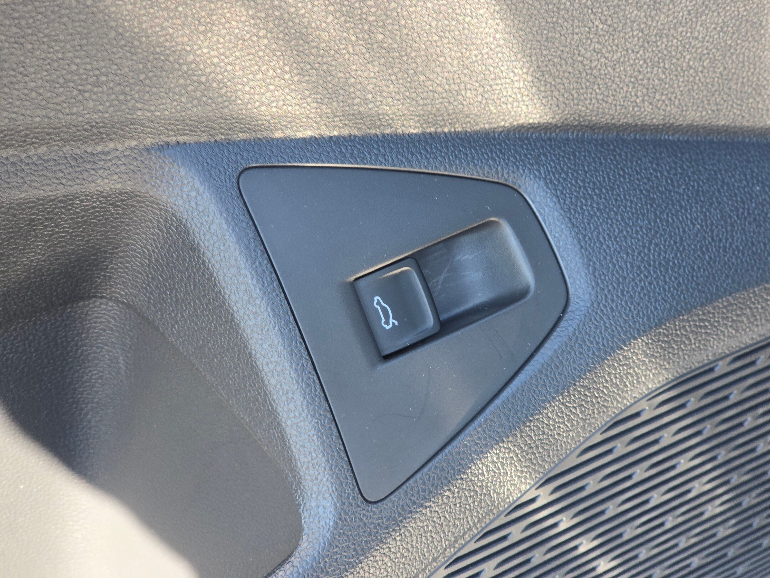 Used 2025 Volkswagen Jetta SE w/ Sunroof Package FWD image 34