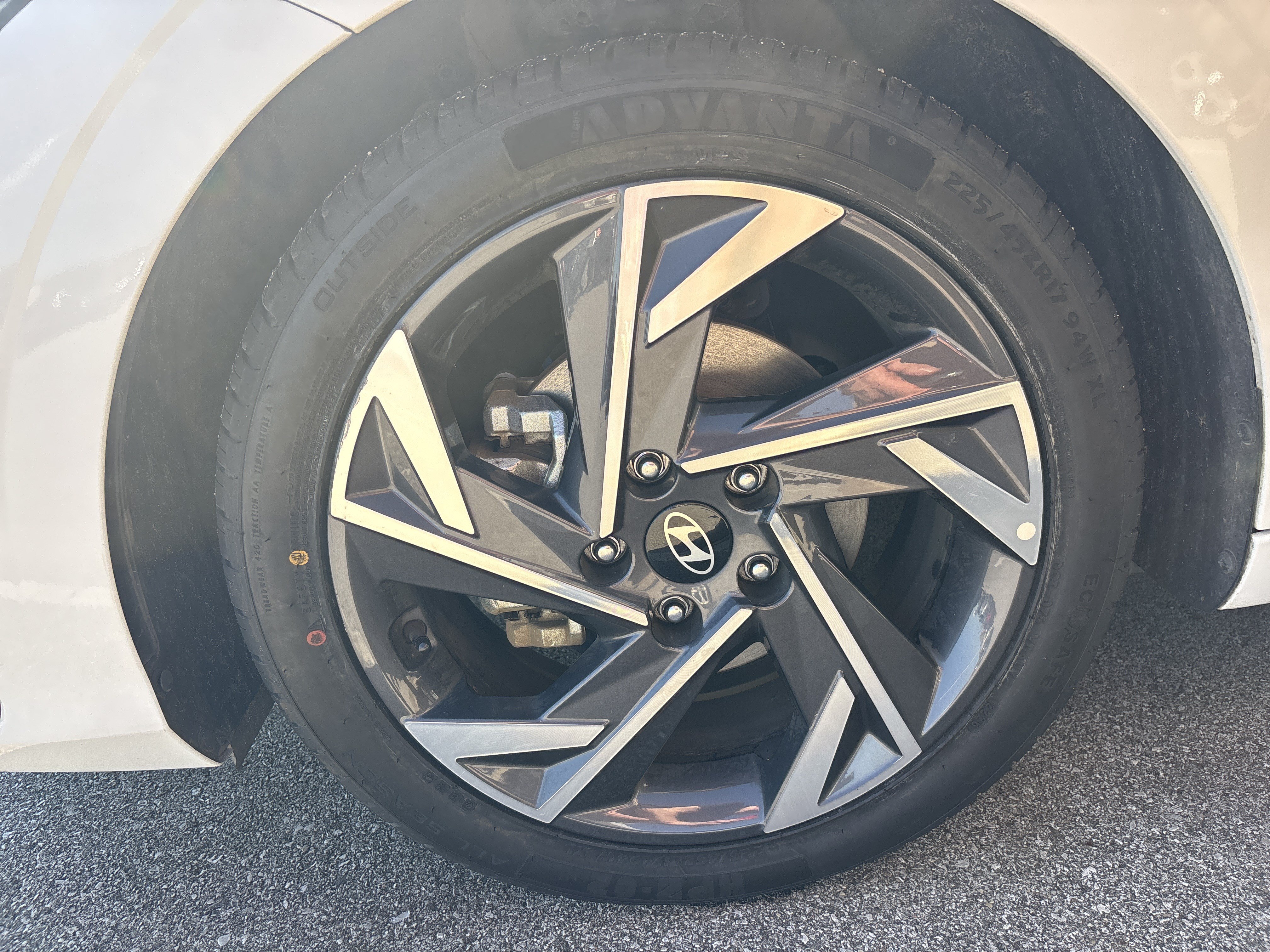Used 2025 Hyundai Elantra Limited FWD image 9