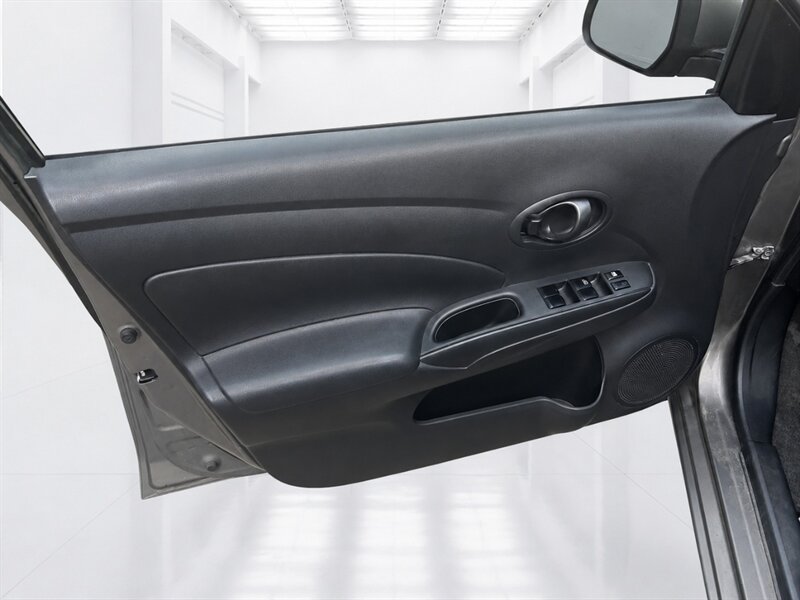 Used 2012 Nissan Versa SV FWD image 34