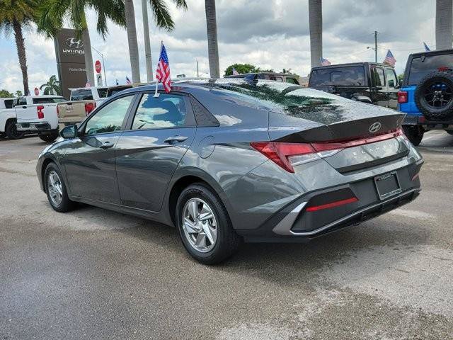 Certified 2026 Hyundai Elantra SE FWD image 7