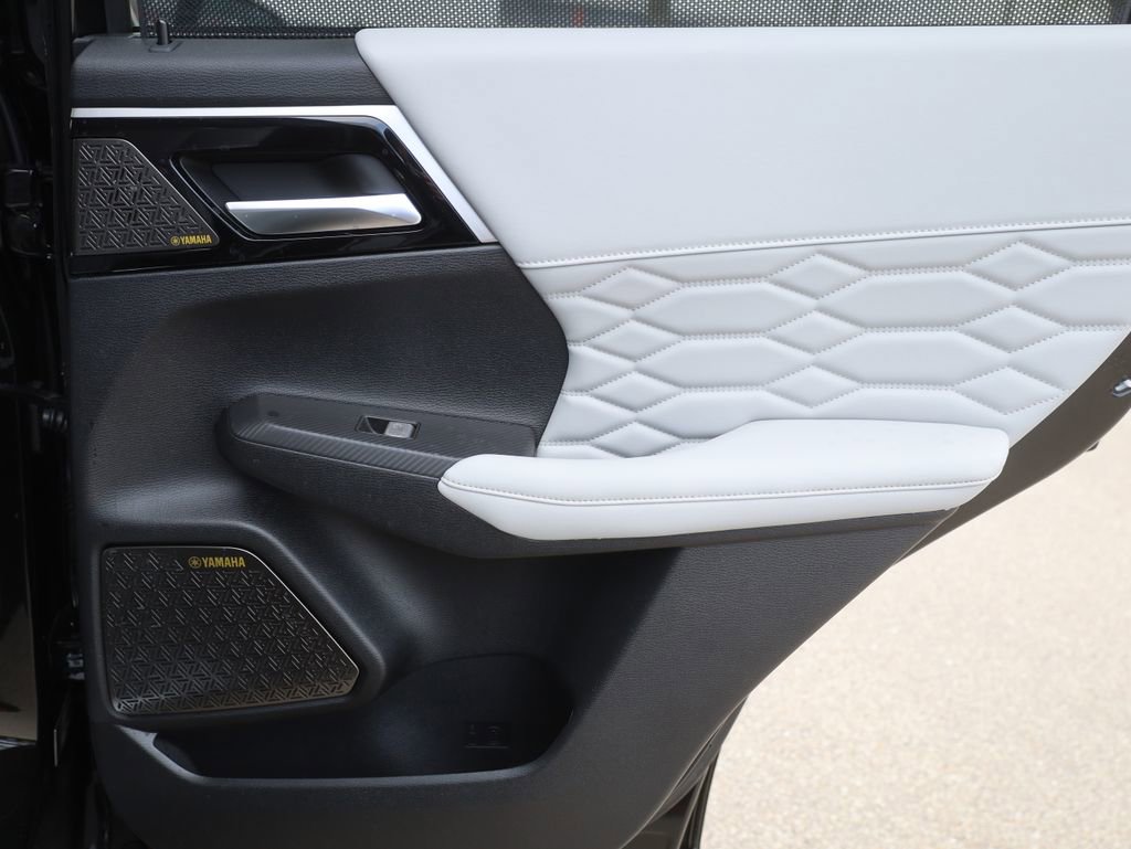 New 2025 Mitsubishi Outlander AWD image 23