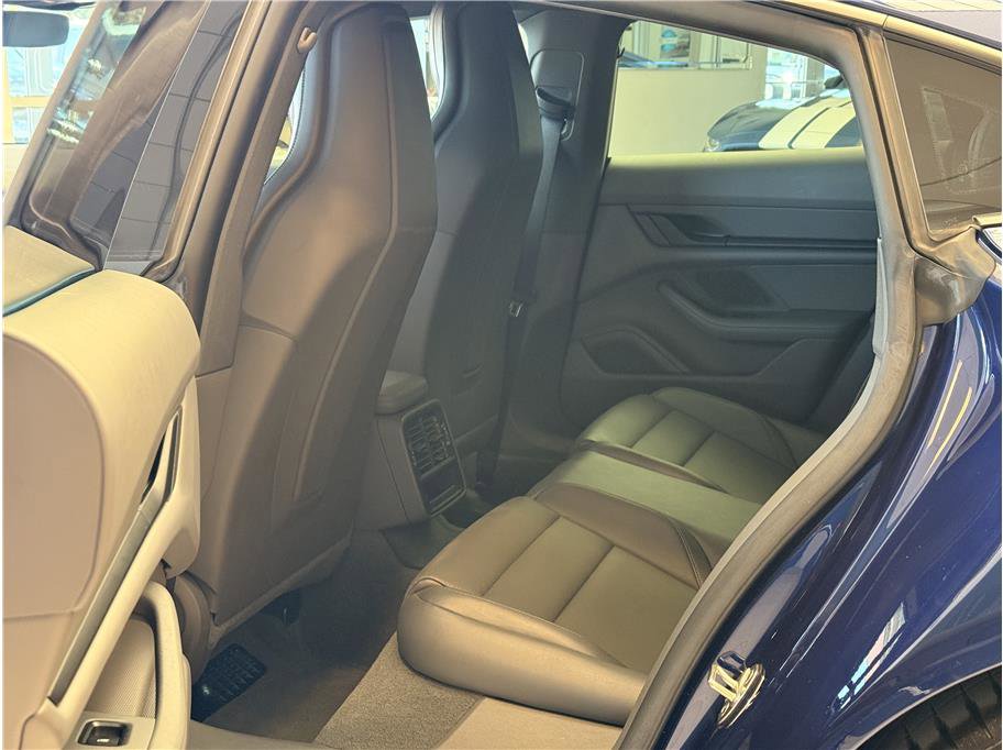 Used 2022 Porsche Taycan image 11