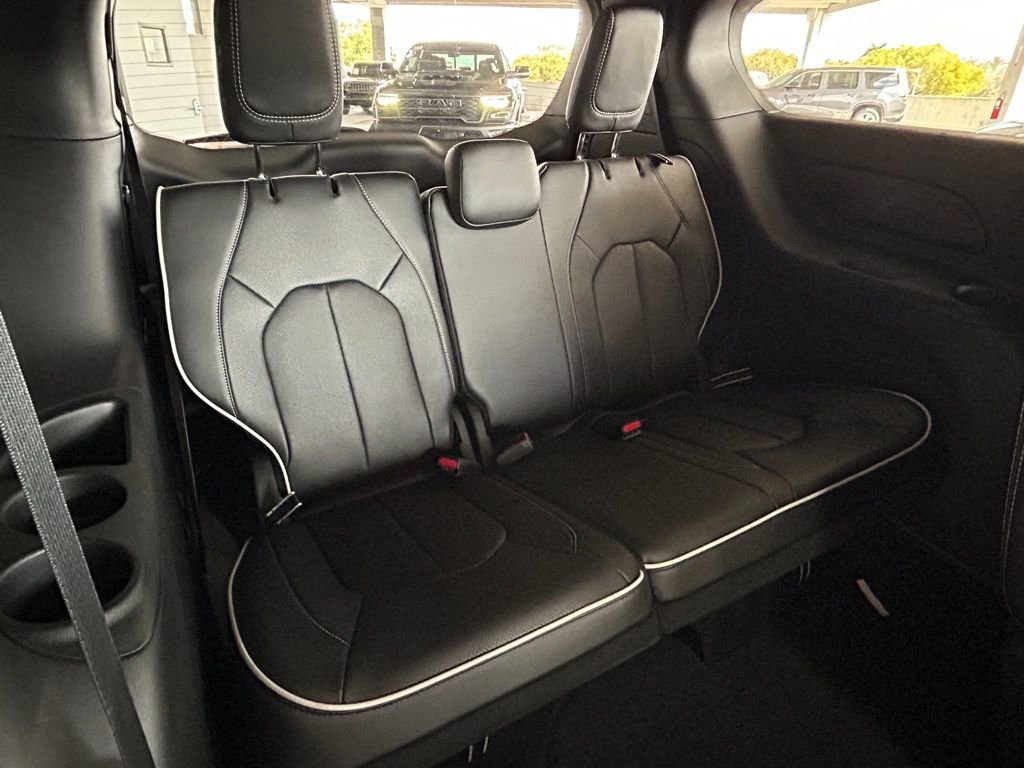 New 2026 Chrysler Pacifica Limited w/ S Appearance Package image 31
