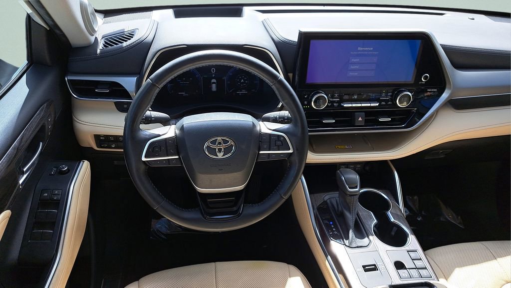 Used 2023 Toyota Highlander Platinum image 15