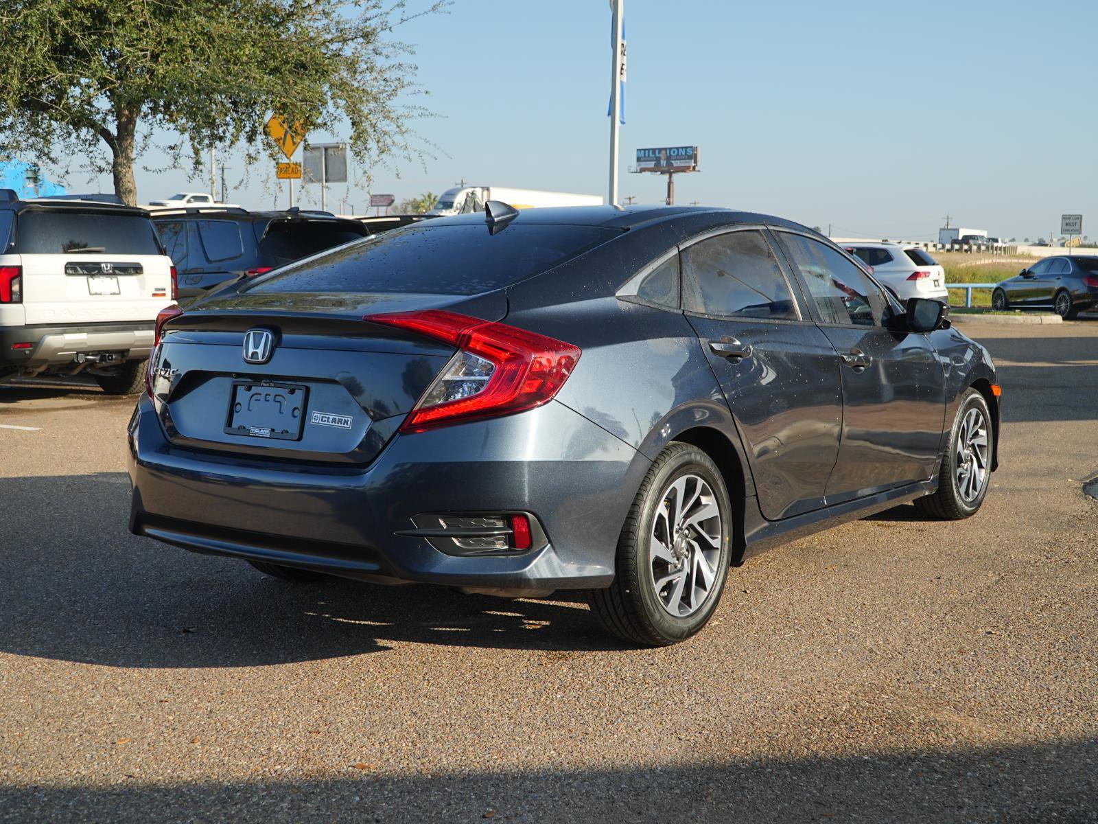 Used 2018 Honda Civic EX image 5