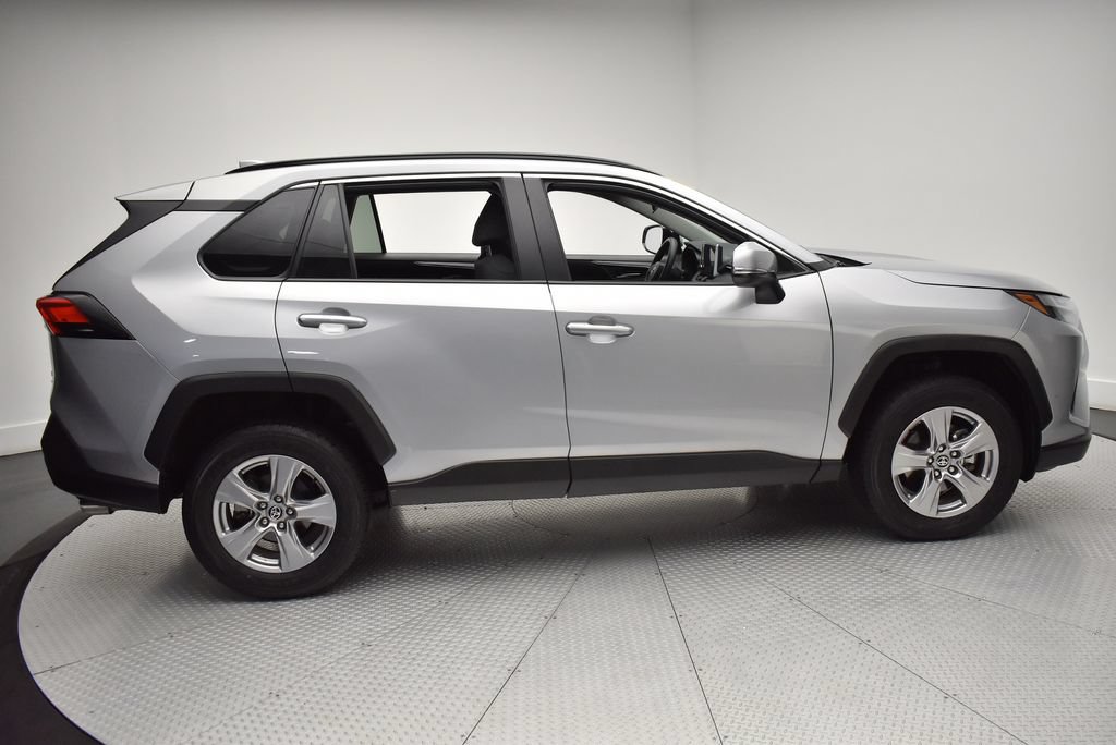 Used 2025 Toyota RAV4 XLE AWD/4WD image 4
