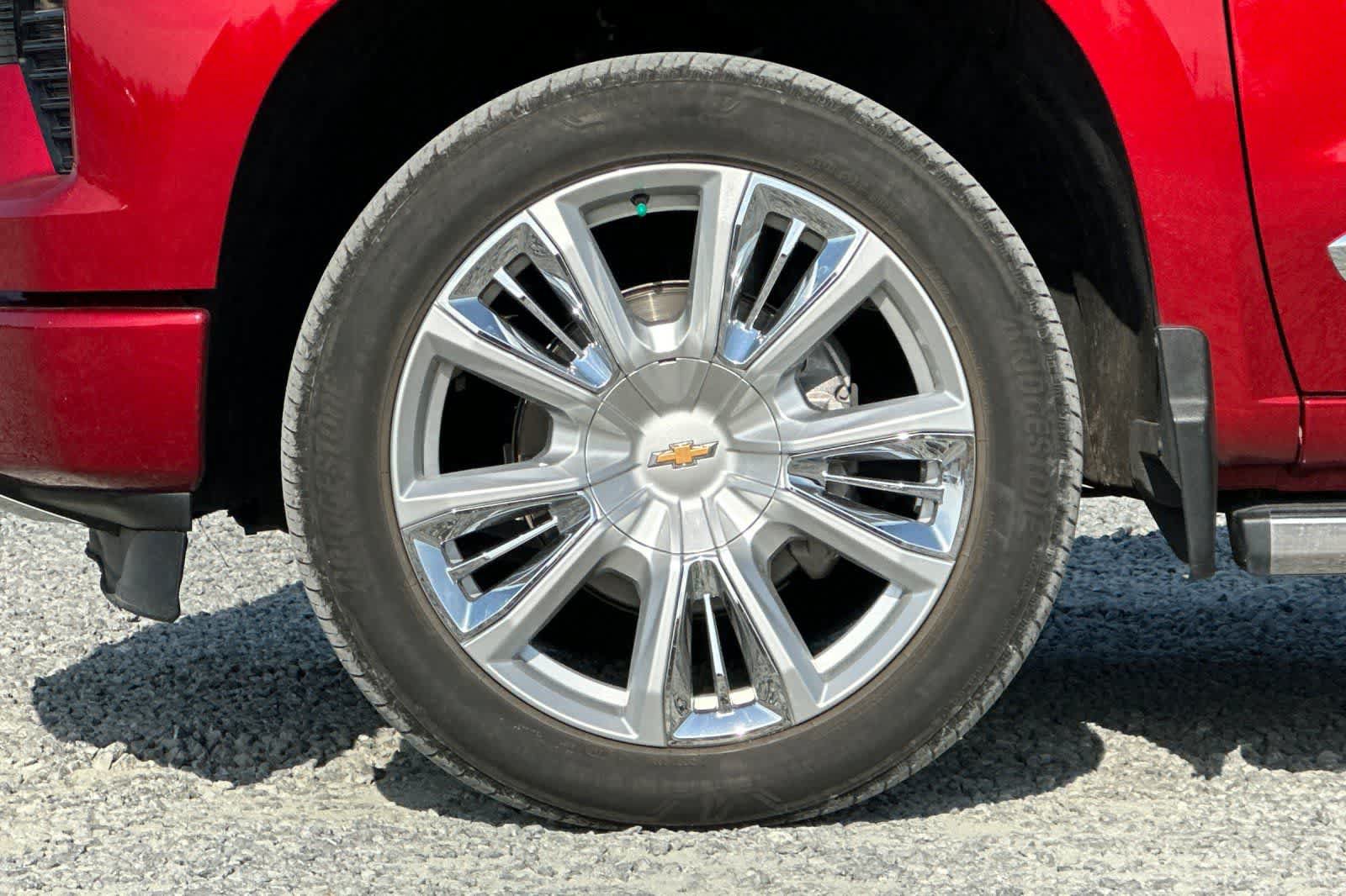 Used 2023 Chevrolet Silverado 1500 High Country w/ High Country Premium Package AWD/4WD image 12