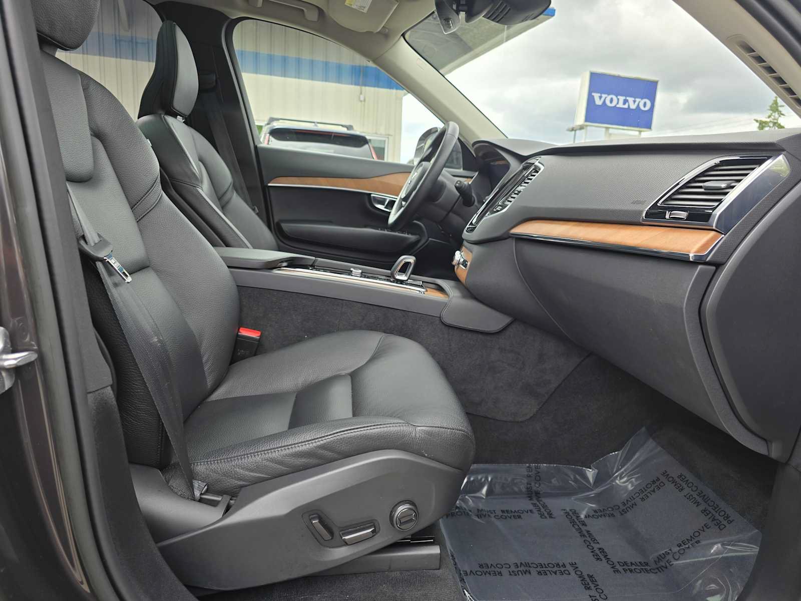 Certified 2023 Volvo XC90 B6 Plus w/ Protection Package Premier AWD/4WD image 9
