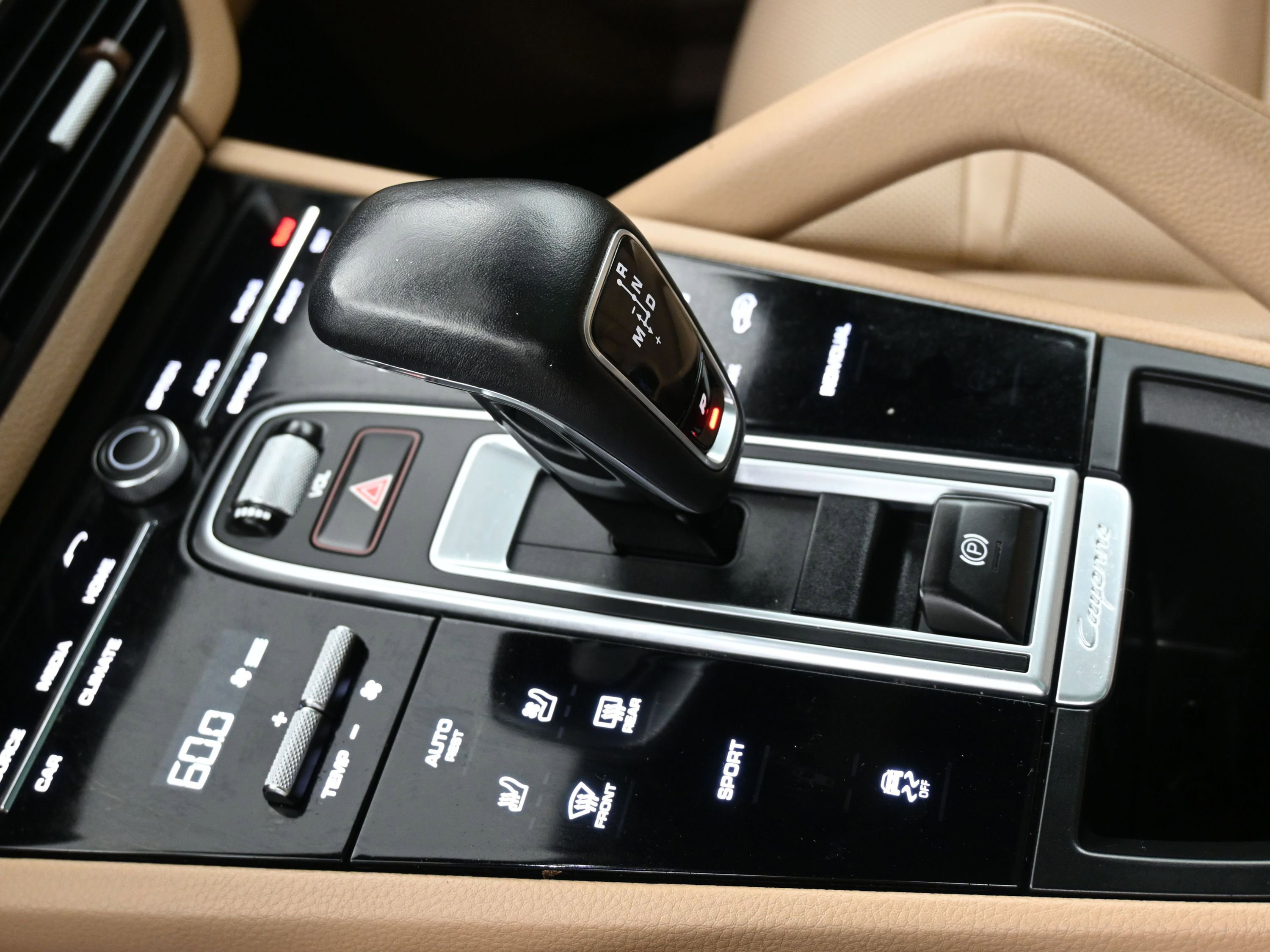 Used 2022 Porsche Cayenne image 25