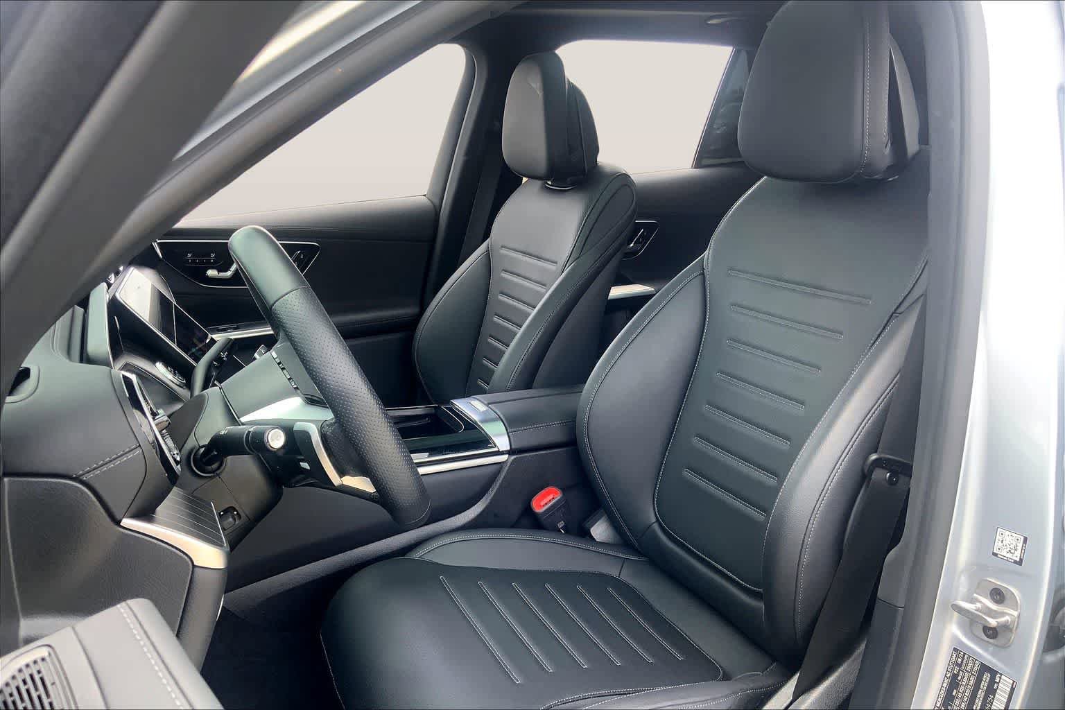 Used 2025 Mercedes-Benz GLC 300 image 7