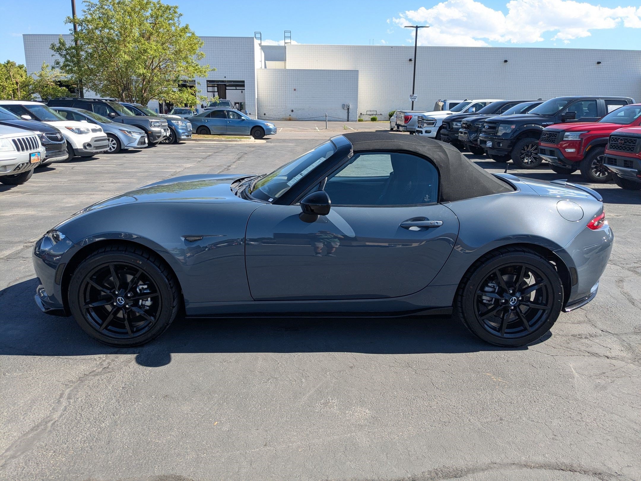 Used 2021 MAZDA MX-5 Miata Club w/ Appearance Package RWD image 9