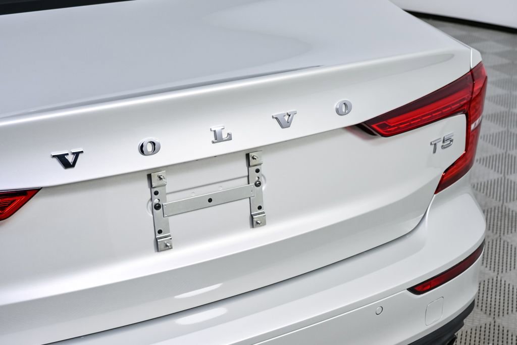 Used 2019 Volvo S60 T5 Momentum image 34