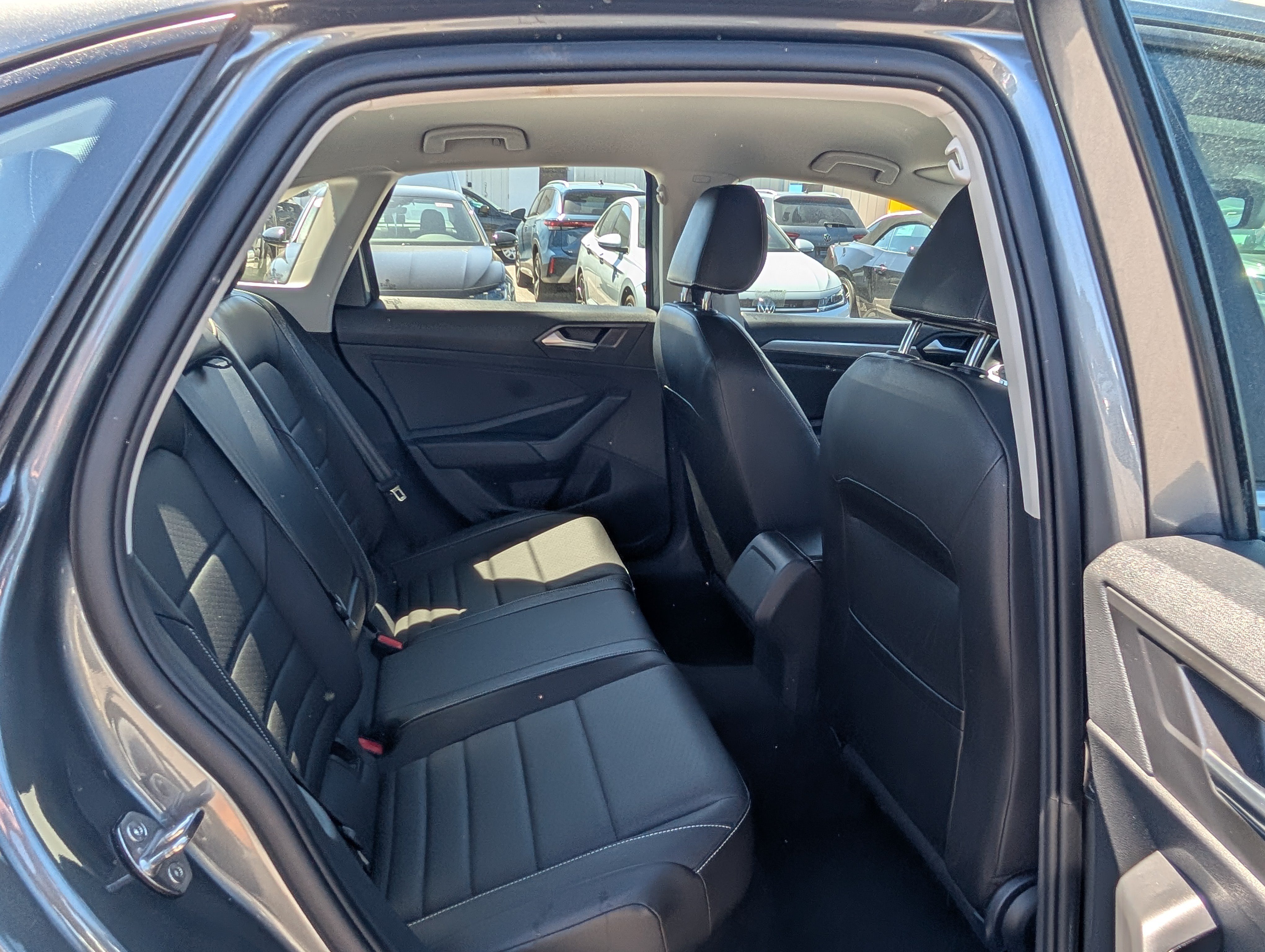 Used 2024 Volkswagen Jetta SE FWD image 10