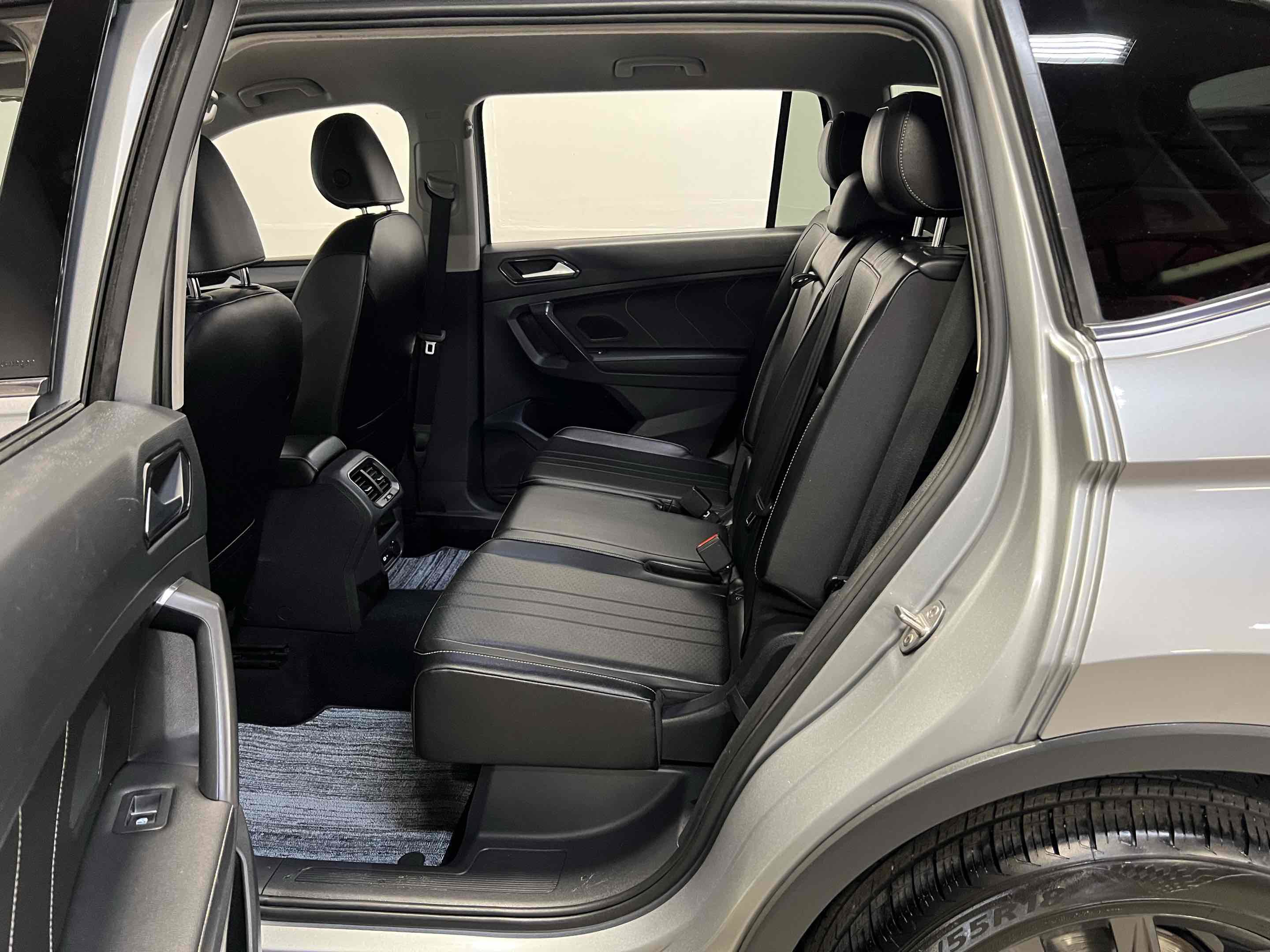 Used 2022 Volkswagen Tiguan SE image 7