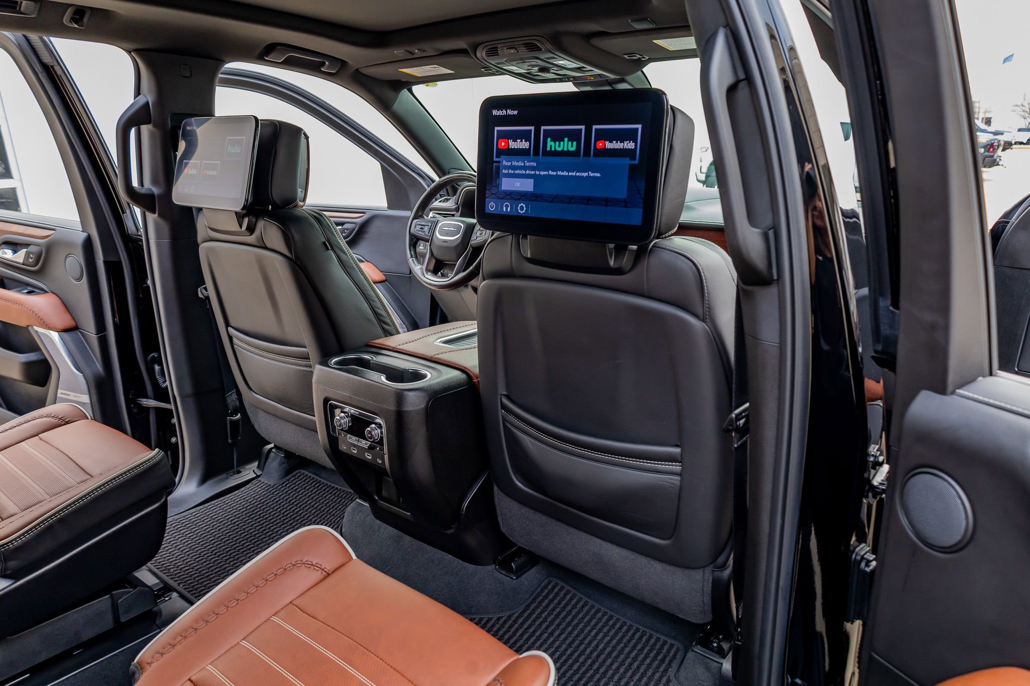 Used 2024 GMC Yukon Denali Ultimate AWD/4WD image 30