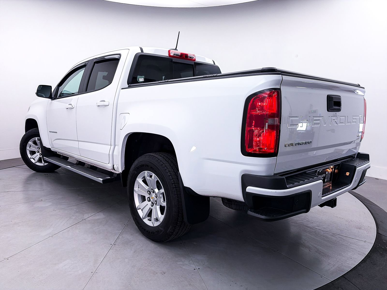 Used 2021 Chevrolet Colorado LT w/ Safety Package RWD image 2