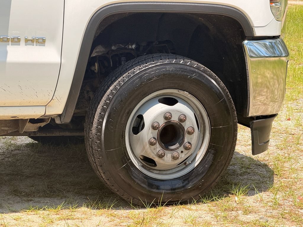 Used 2019 GMC Sierra 3500 2WD Crew Cab w/ Sierra Convenience Package image 11