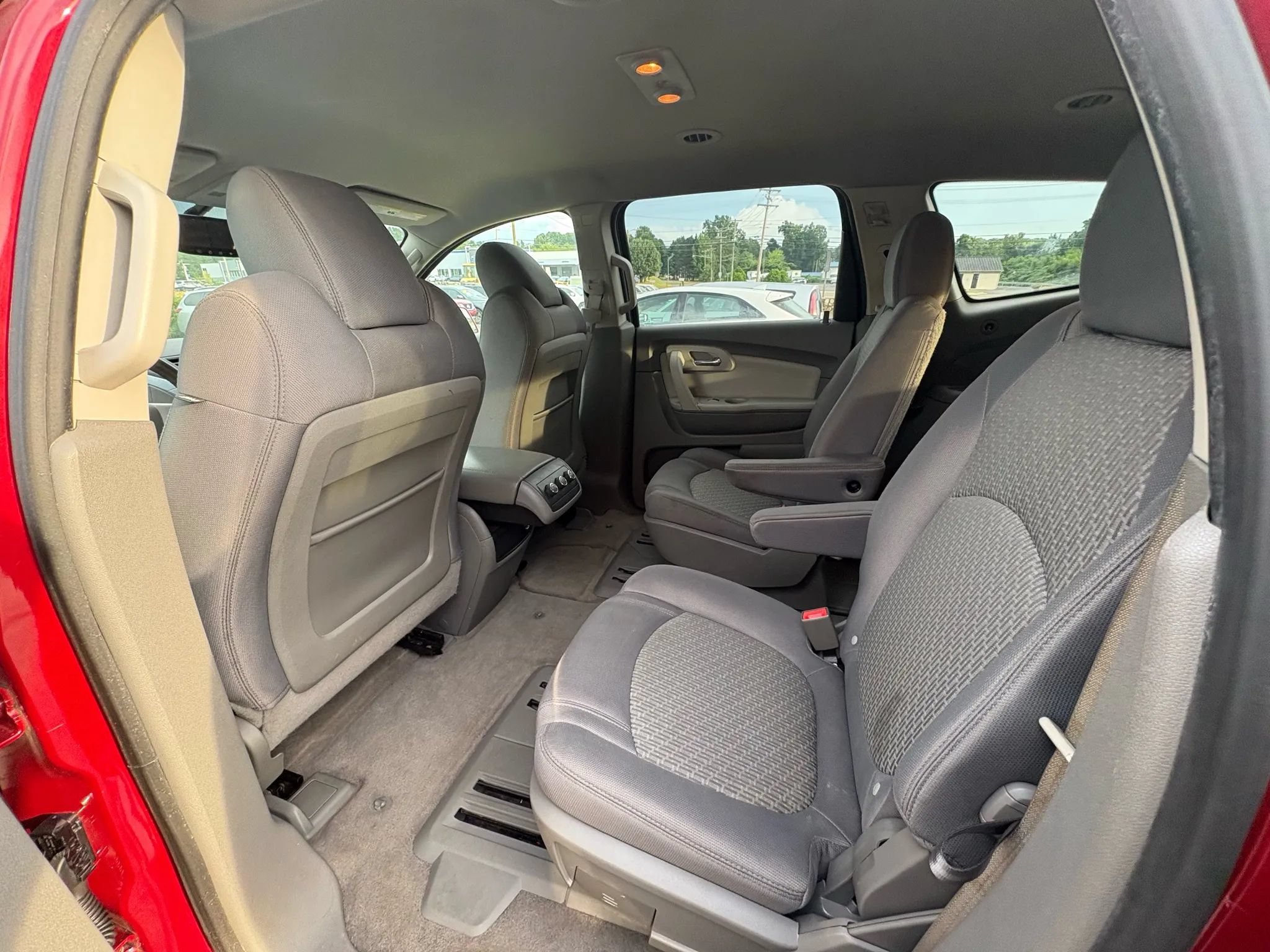 Used 2012 Chevrolet Traverse LT FWD image 11