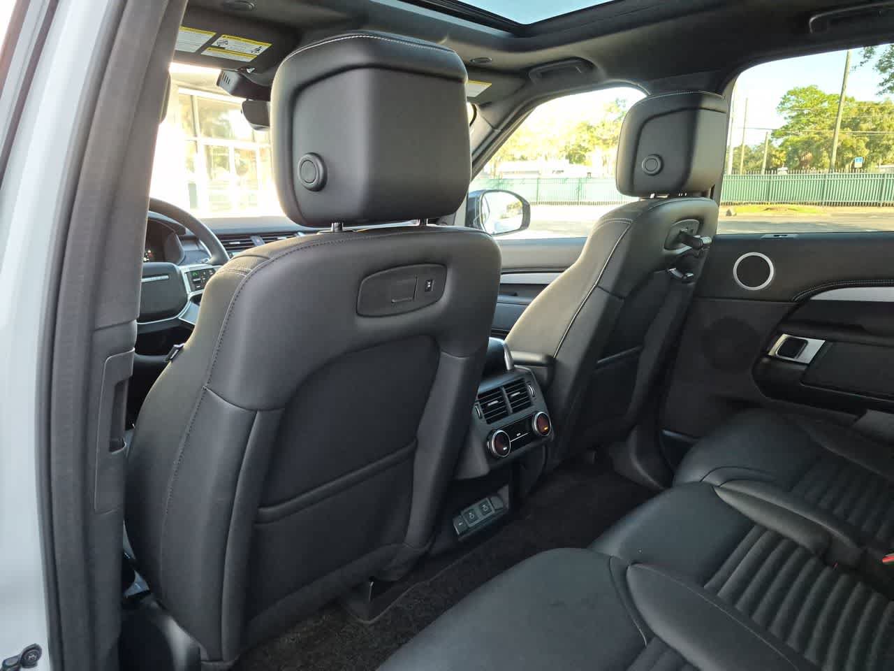 Used 2026 Land Rover Discovery Limited Edition AWD/4WD image 19