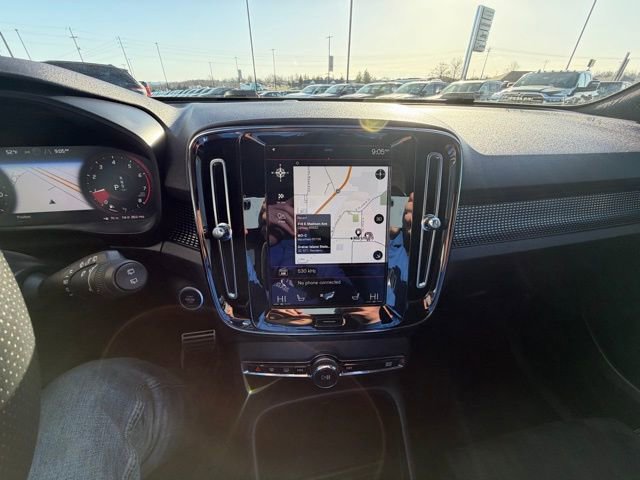 Used 2021 Volvo XC40 T4 R-Design w/ Climate Package image 18