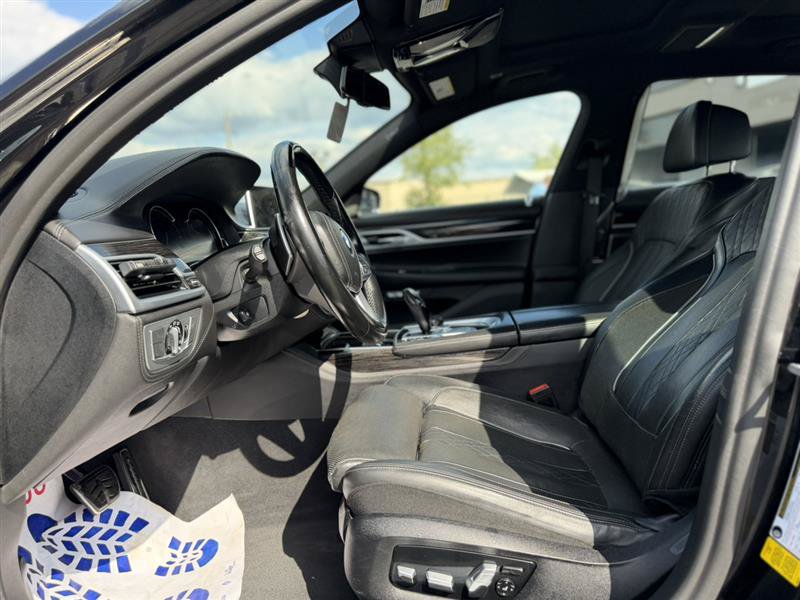 Used 2018 BMW 750i RWD image 14