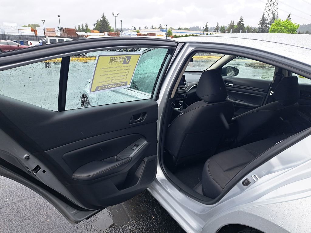Used 2024 Nissan Altima 2.5 SV FWD image 13