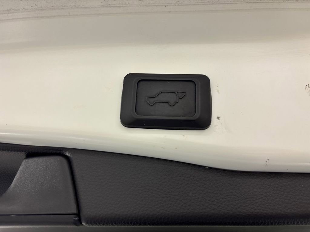 Certified 2022 Toyota RAV4 XLE Premium AWD/4WD image 33