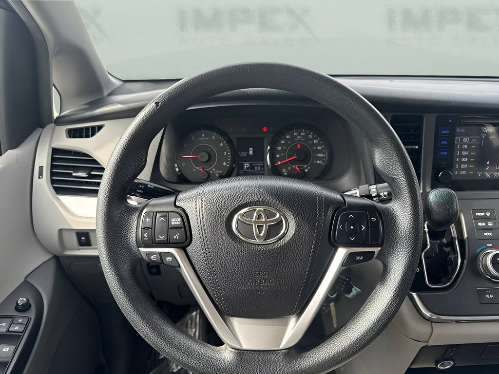 Used 2015 Toyota Sienna LE AWD/4WD image 12