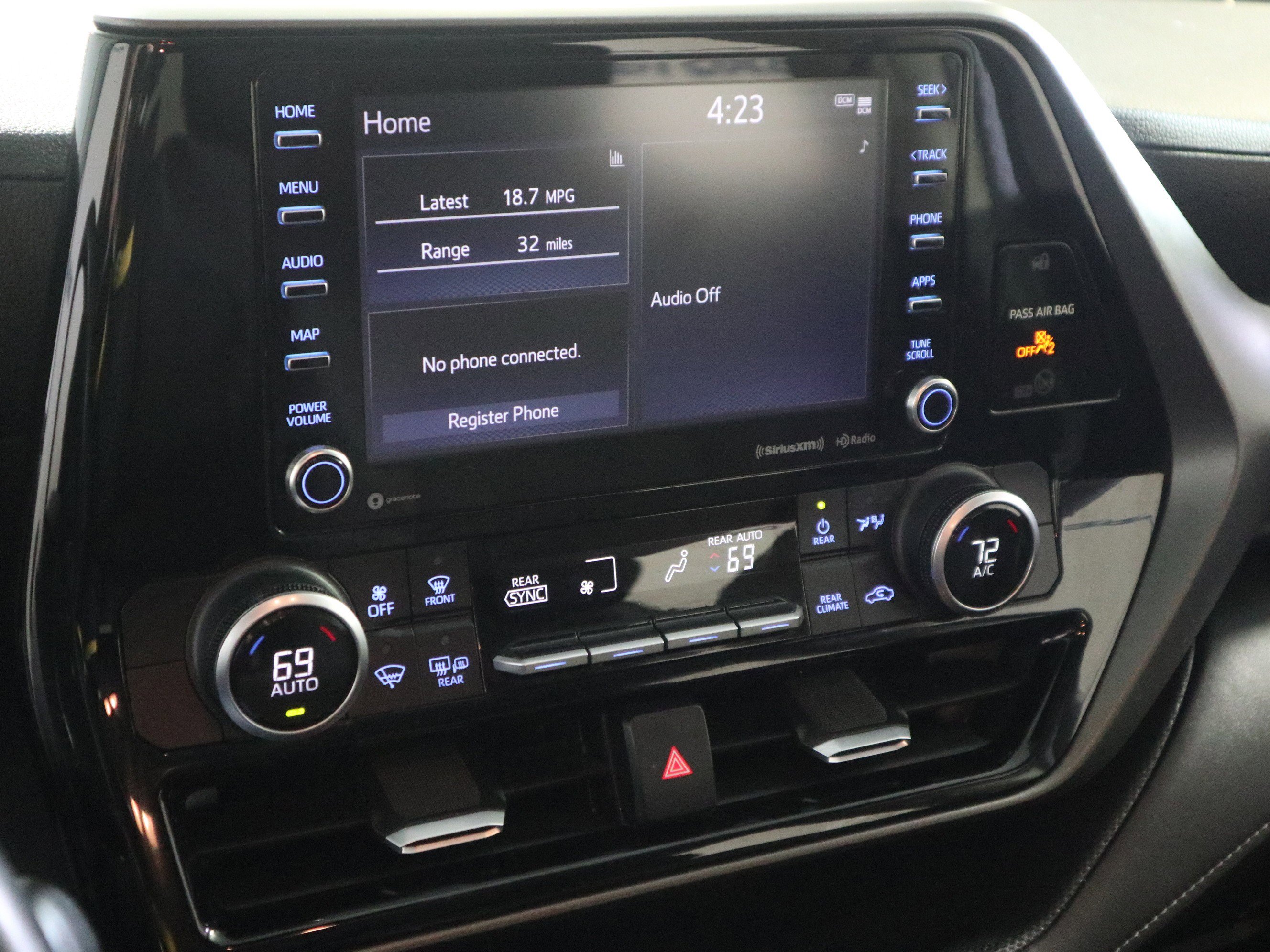 Used 2020 Toyota Highlander LE image 24