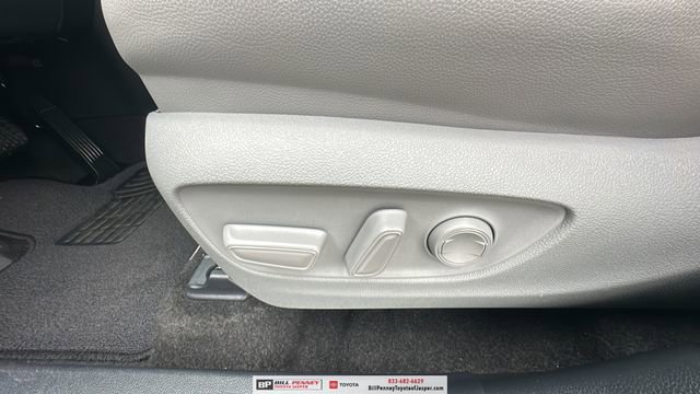 Used 2025 Toyota Highlander XLE image 16