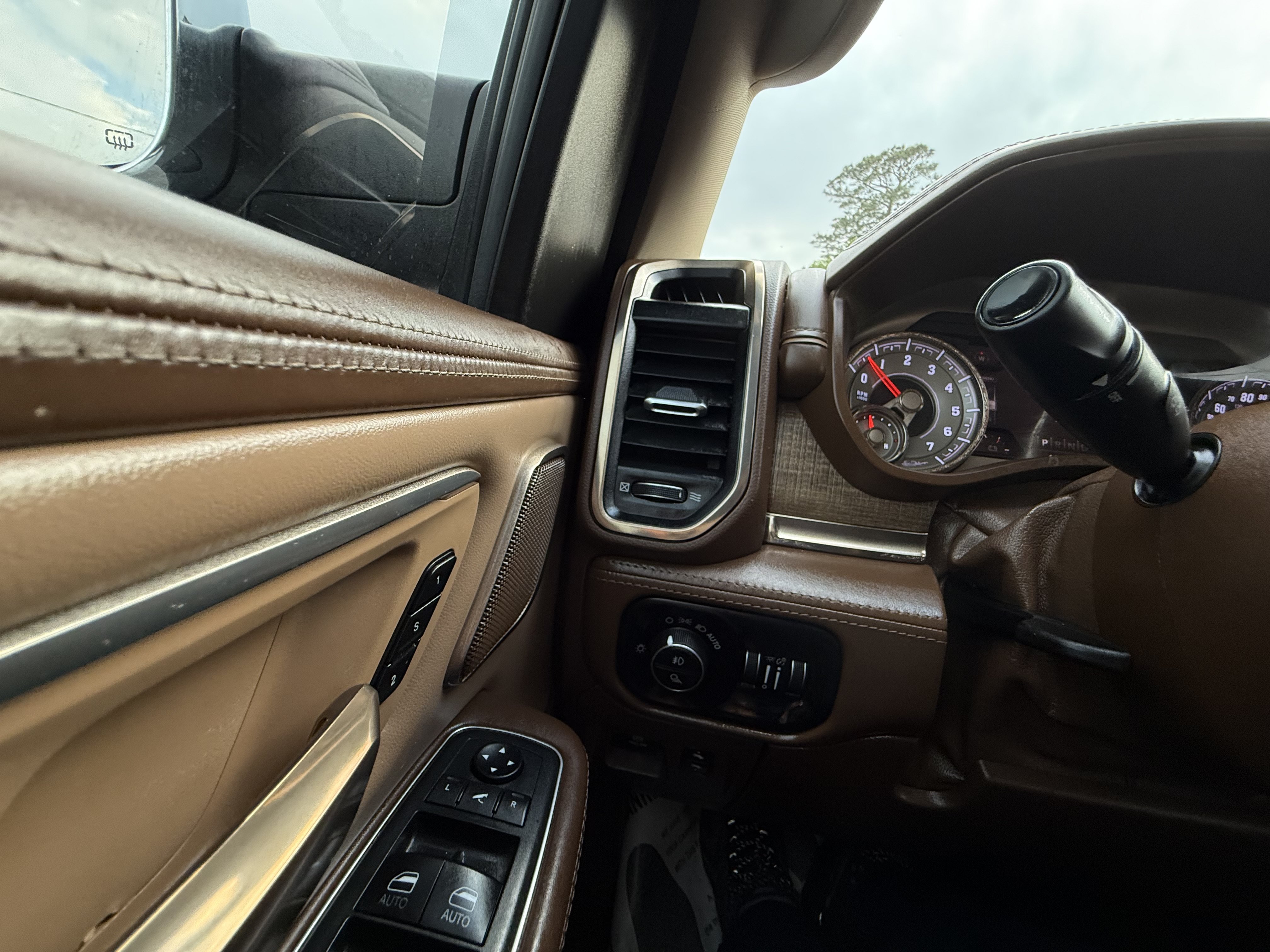 Used 2019 RAM 1500 Limited AWD/4WD image 38